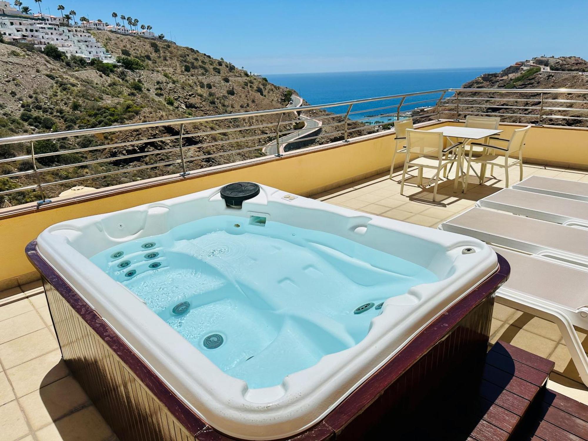 Two bedroom apartment jacuzzi,1679610606:JPEG