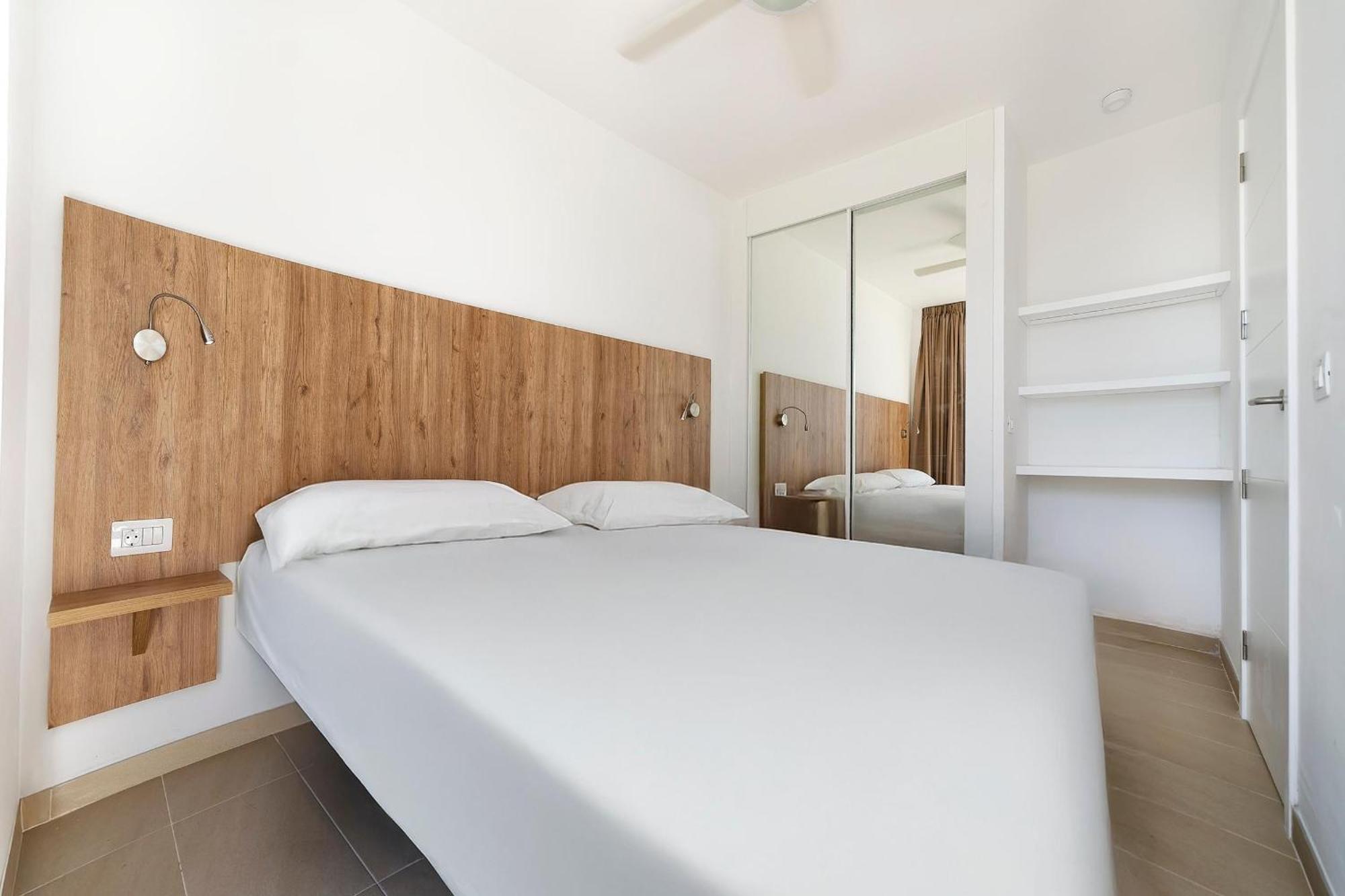 Classic One Bedroom Apartment with Balcony and Limited Sea View,1691988479:JPEG