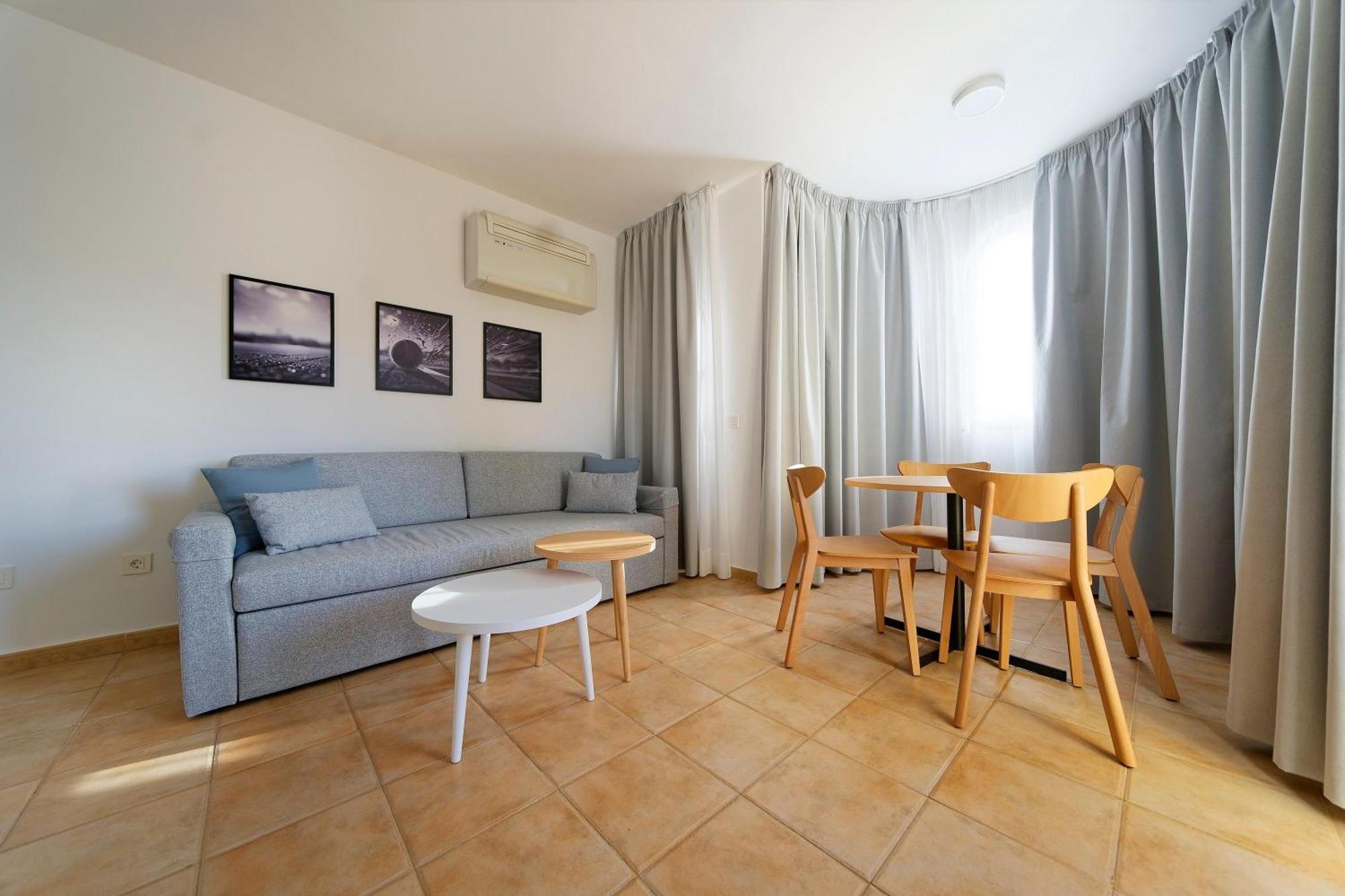 Apartamento de 1 dormitorio con balcón