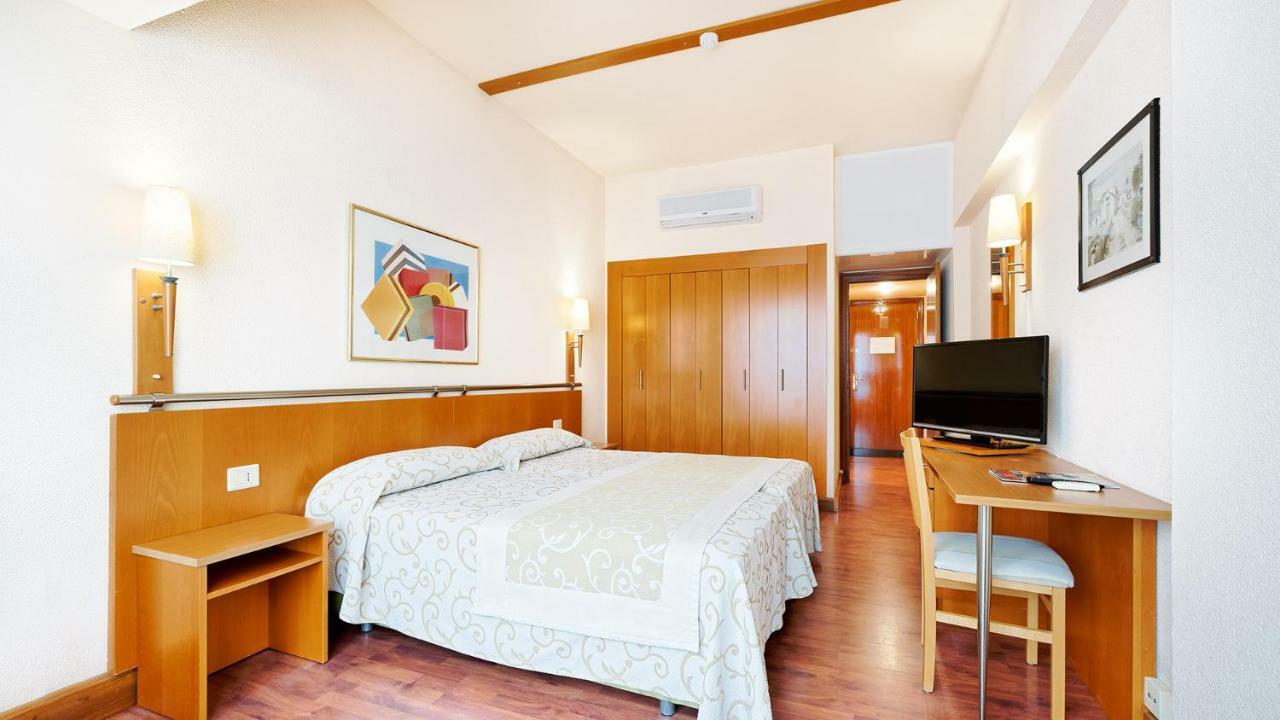 Economy Double or Twin Room,1306669882:JPEG