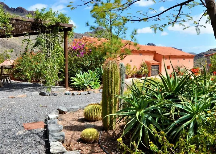Finca Las Olivas - Unique Country House With Heated Pool